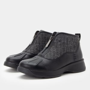 Junypur Black Boot